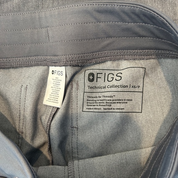 FIGS Scrubs Set Grey Technical Collection Top Size Small Bottom Size XS/P - Picture 5 of 6